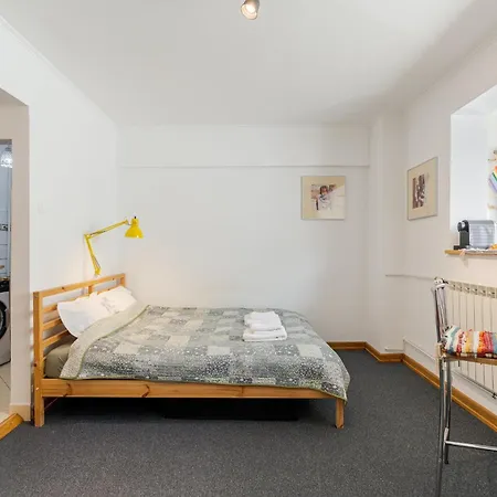 Downtown Happy Hippie Old Town *