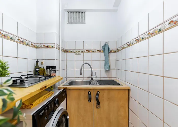 Downtown Happy Hippie Old Town *