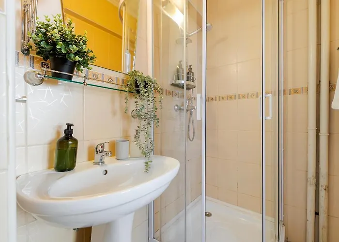 Downtown Happy Hippie Old Town *