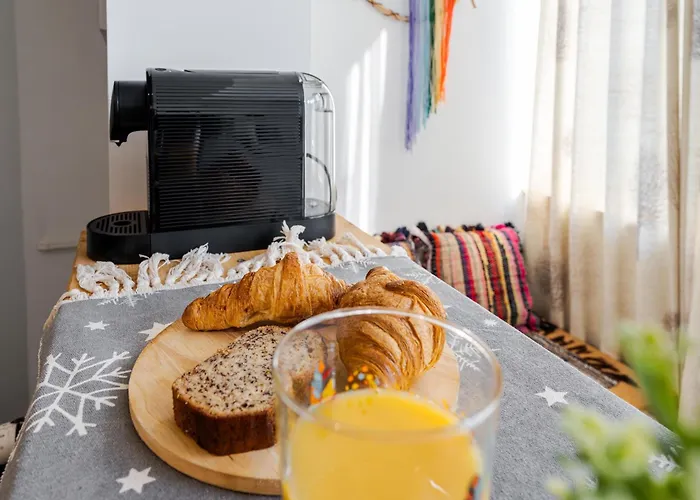 Downtown Happy Hippie Old Town * Бухарест